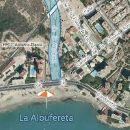 Miniloft En La Playa Homestay *